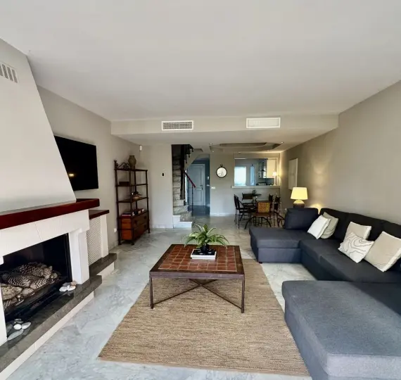 Long-term rent of townhouse in New Golden Mile