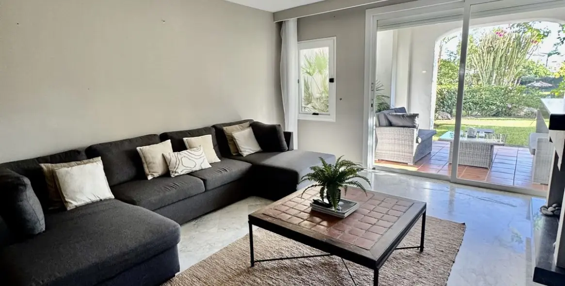 Long-term rent of townhouse in New Golden Mile 3