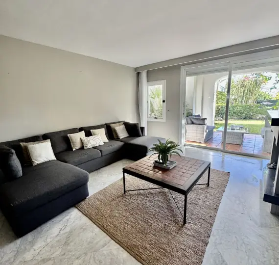 Long-term rent of townhouse in New Golden Mile