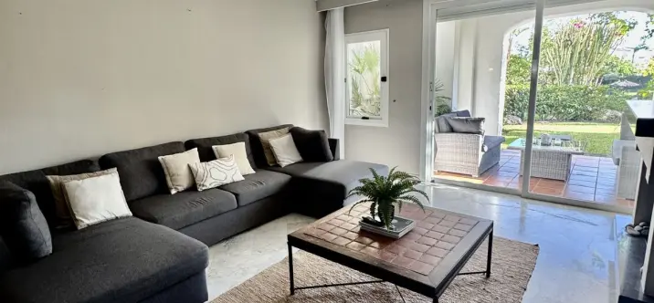 Long-term rent of townhouse in New Golden Mile 2