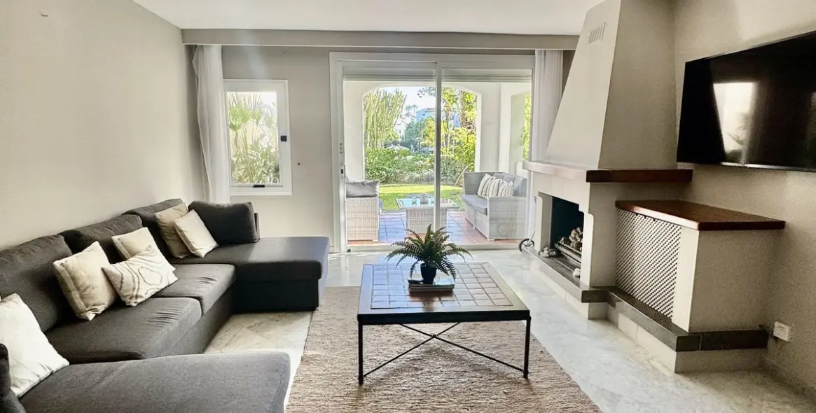 Long-term rent of townhouse in New Golden Mile 4