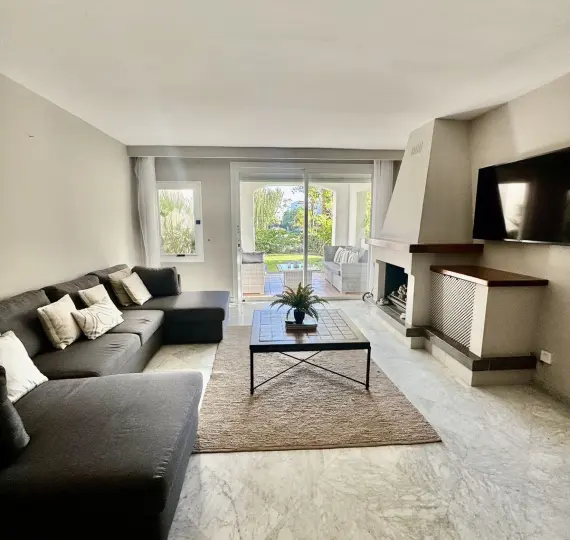 Long-term rent of townhouse in New Golden Mile