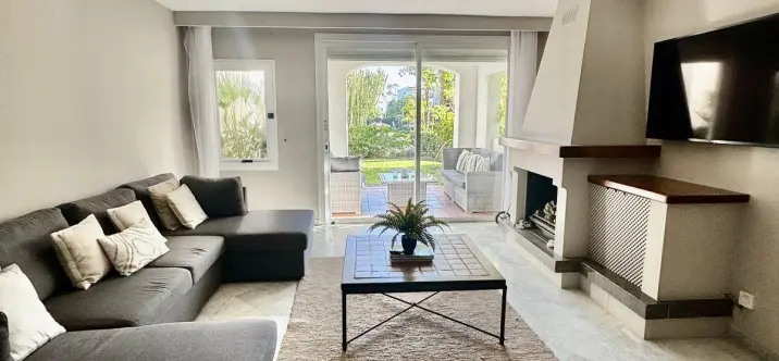 Long-term rent of townhouse in New Golden Mile 3