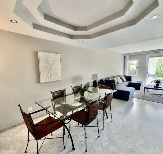 Long-term rent of townhouse in New Golden Mile