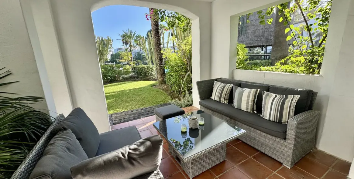 Long-term rent of townhouse in New Golden Mile 8