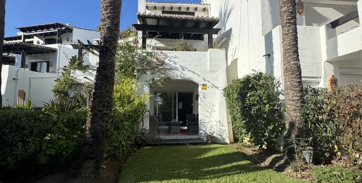 Long-term rent of townhouse in New Golden Mile 10