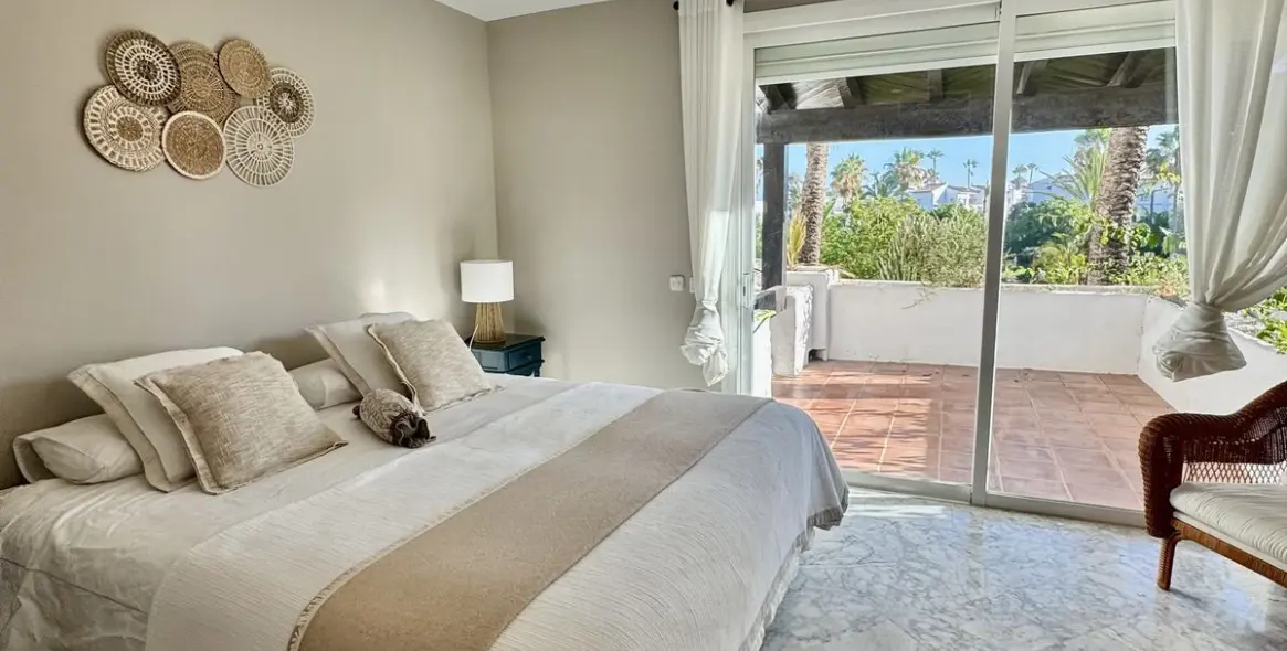 Long-term rent of townhouse in New Golden Mile 17