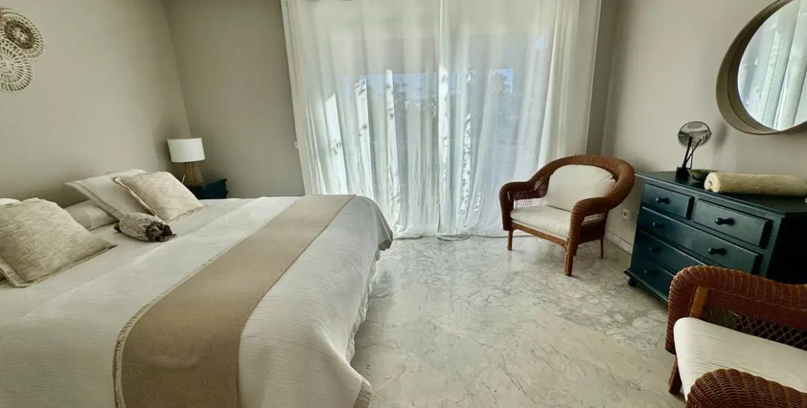 Long-term rent of townhouse in New Golden Mile 18