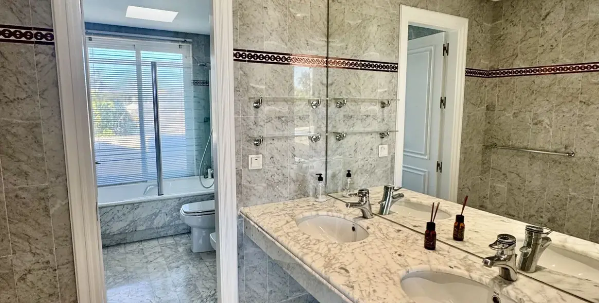 Long-term rent of townhouse in New Golden Mile 19