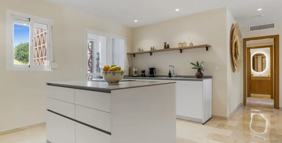 Долгосрочная аренда апартаментов на первом этаже в Estepona 3