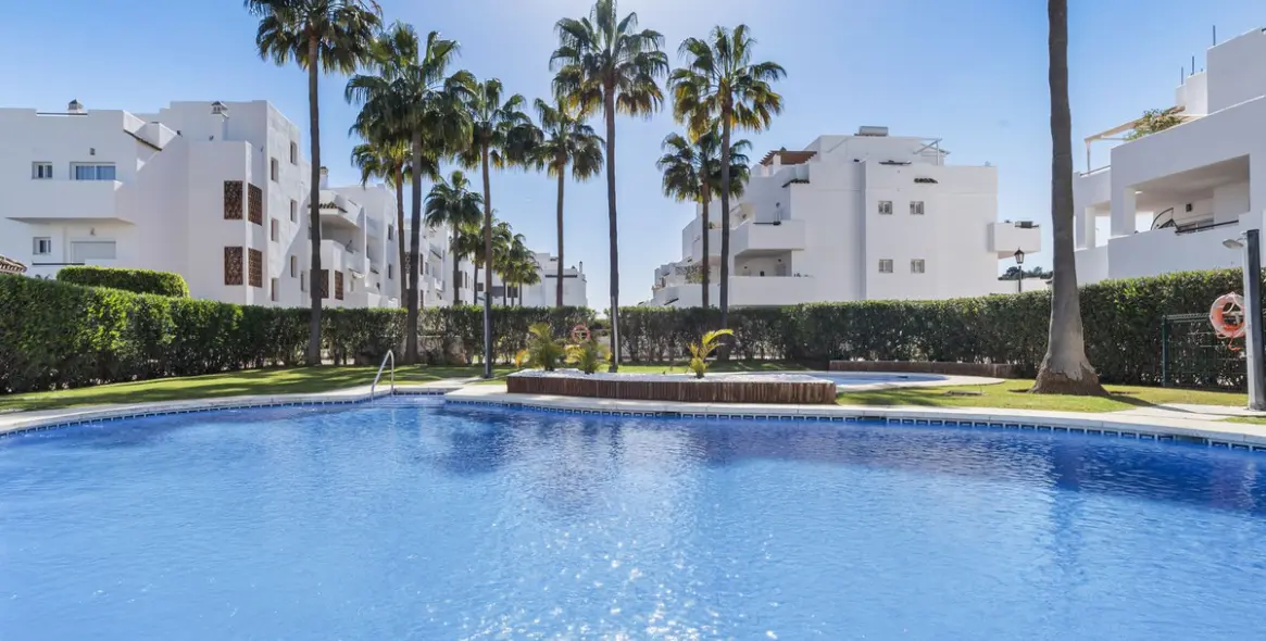 Долгосрочная аренда апартаментов на первом этаже в Estepona 6