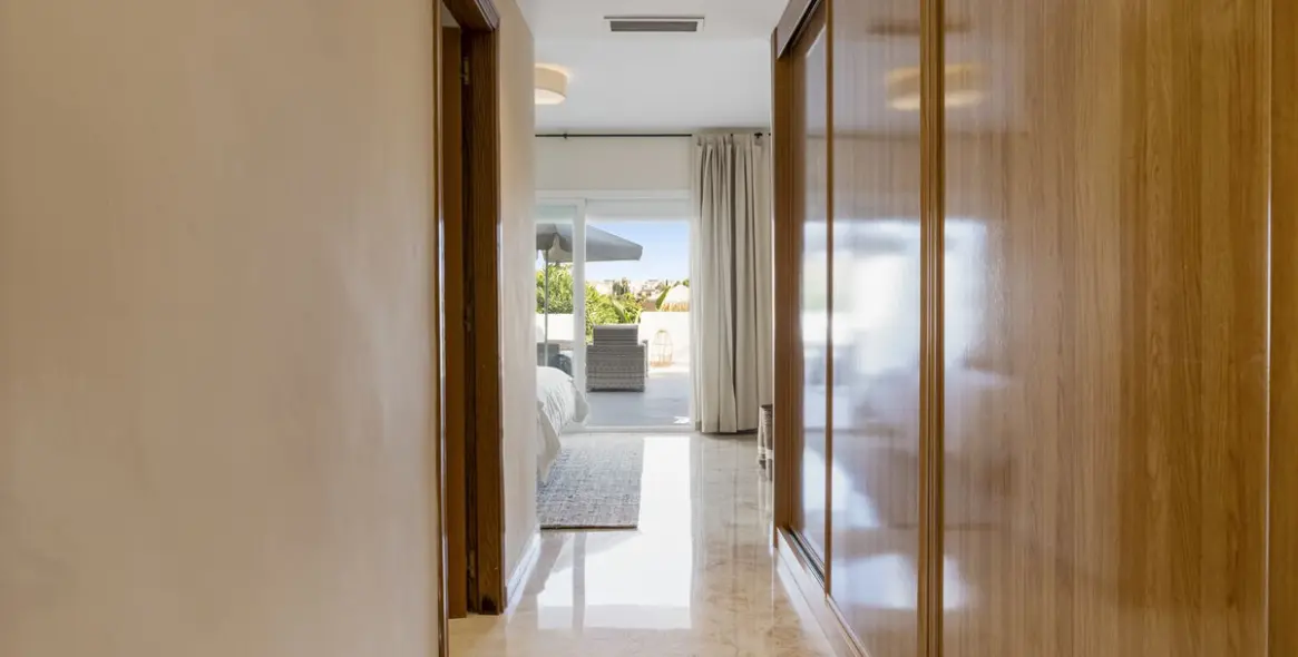 Долгосрочная аренда апартаментов на первом этаже в Estepona 13