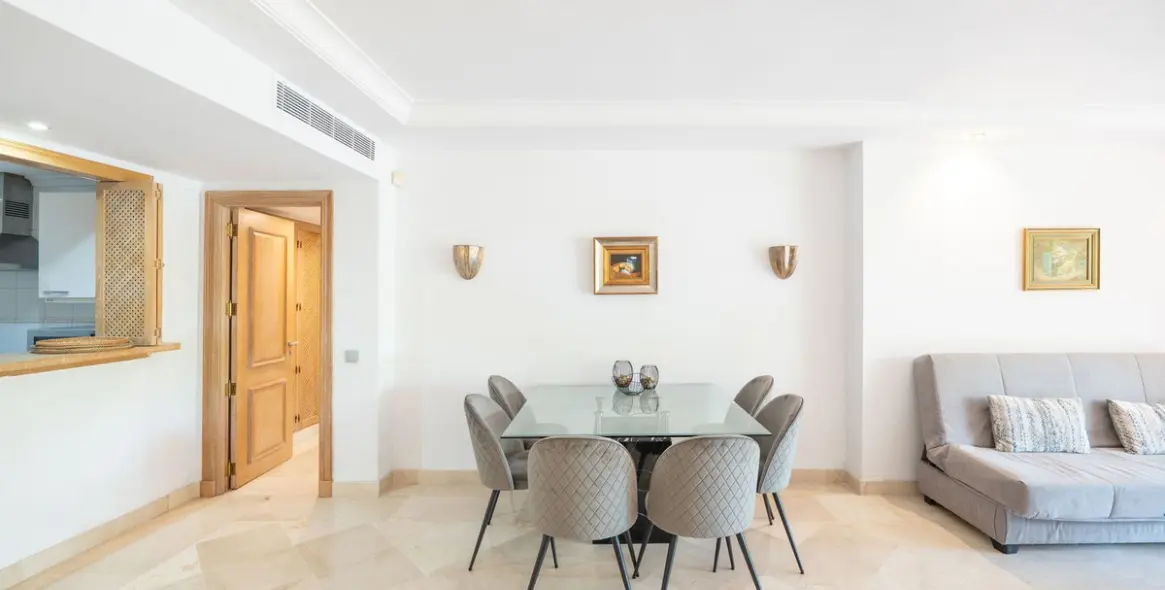 Long-term rent of middle floor apartment in Estepona 3