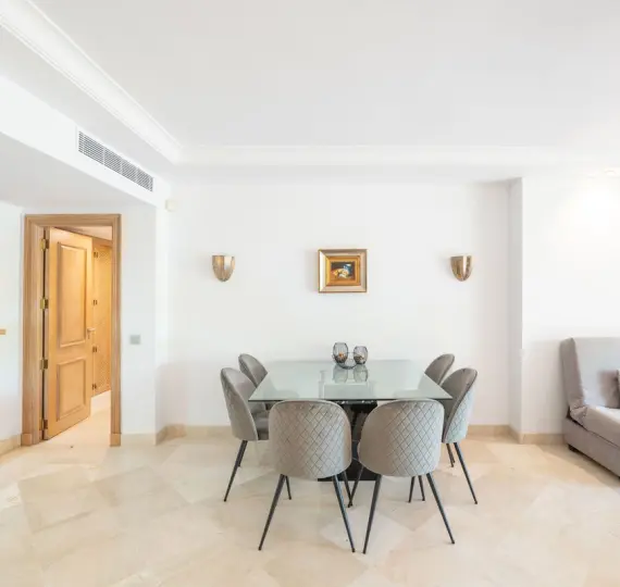 Долгосрочная аренда апартаментов на среднем этаже в Estepona