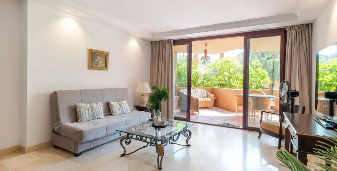Long-term rent of middle floor apartment in Estepona 4