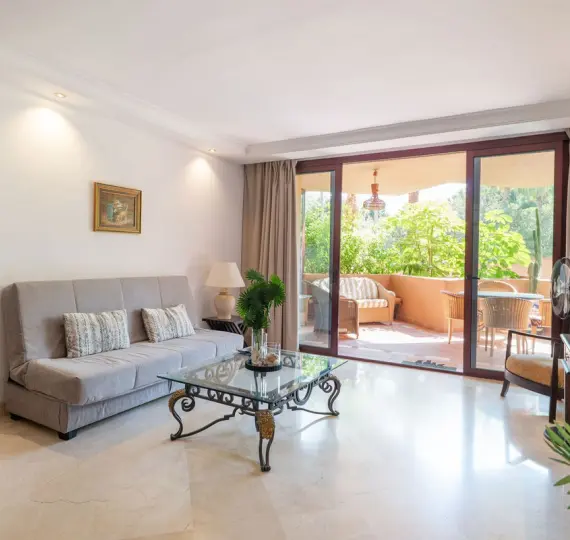 Долгосрочная аренда апартаментов на среднем этаже в Estepona