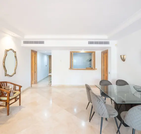 Долгосрочная аренда апартаментов на среднем этаже в Estepona