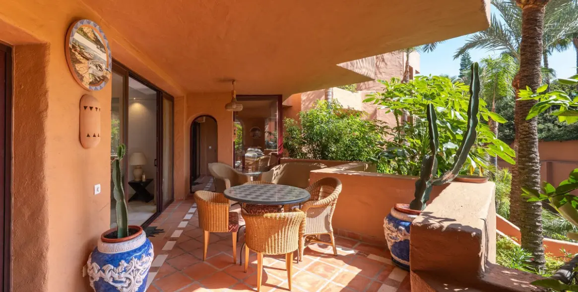 Long-term rent of middle floor apartment in Estepona 8