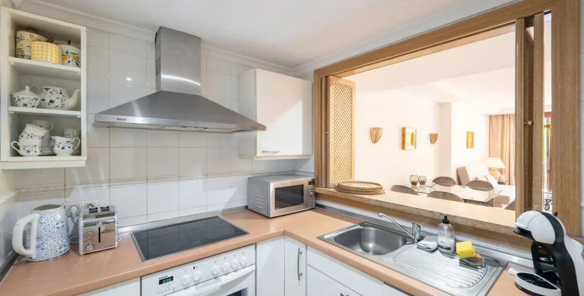 Long-term rent of middle floor apartment in Estepona 10