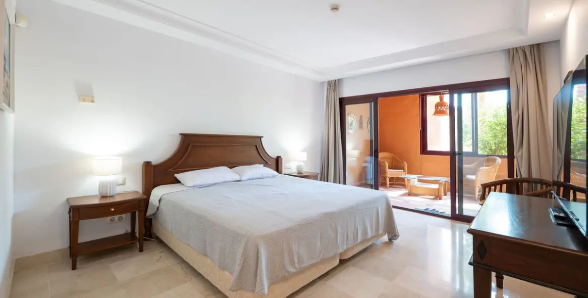 Long-term rent of middle floor apartment in Estepona 12