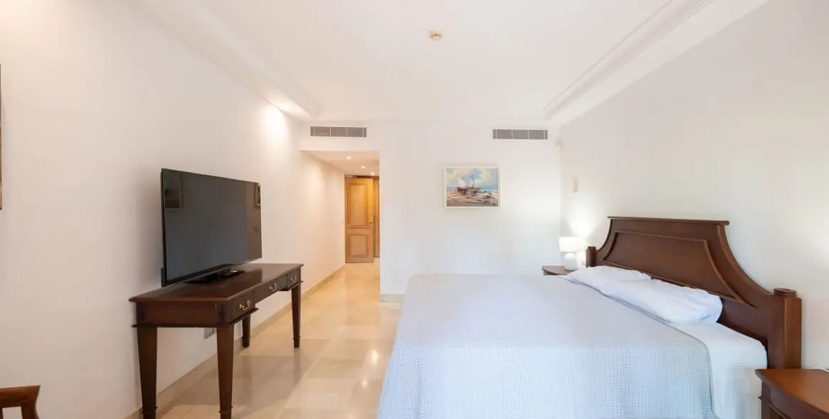 Long-term rent of middle floor apartment in Estepona 13