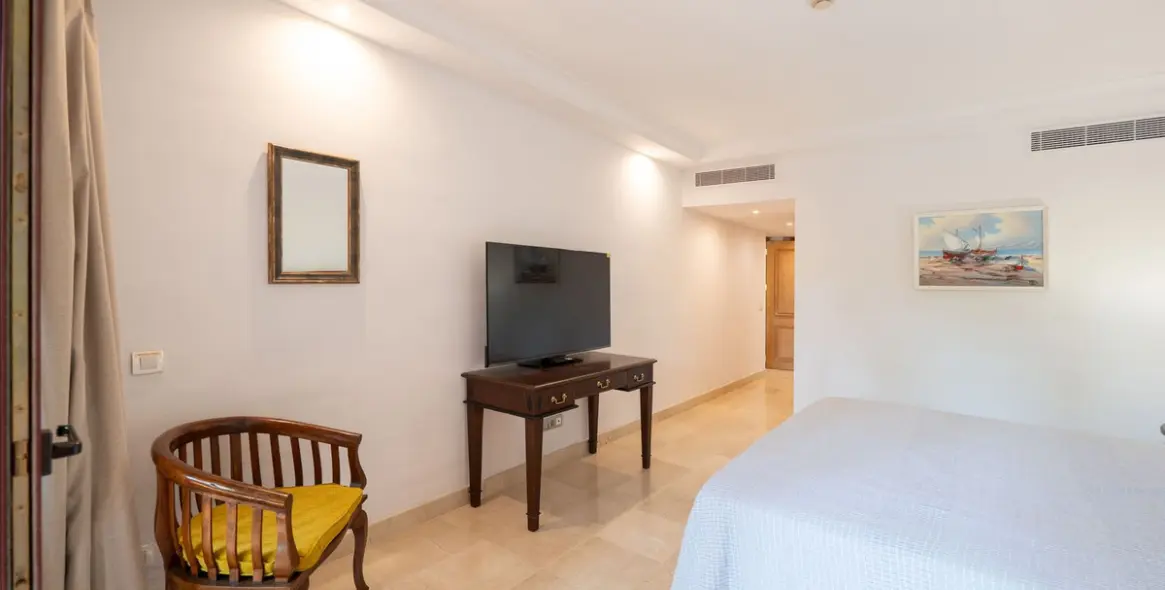 Long-term rent of middle floor apartment in Estepona 14