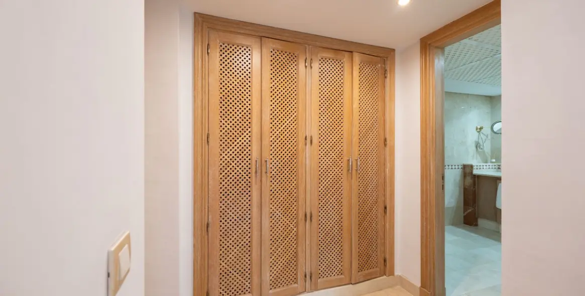 Long-term rent of middle floor apartment in Estepona 15