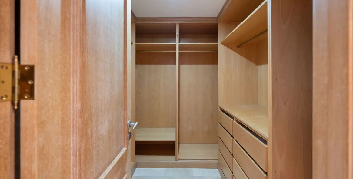 Long-term rent of middle floor apartment in Estepona 16