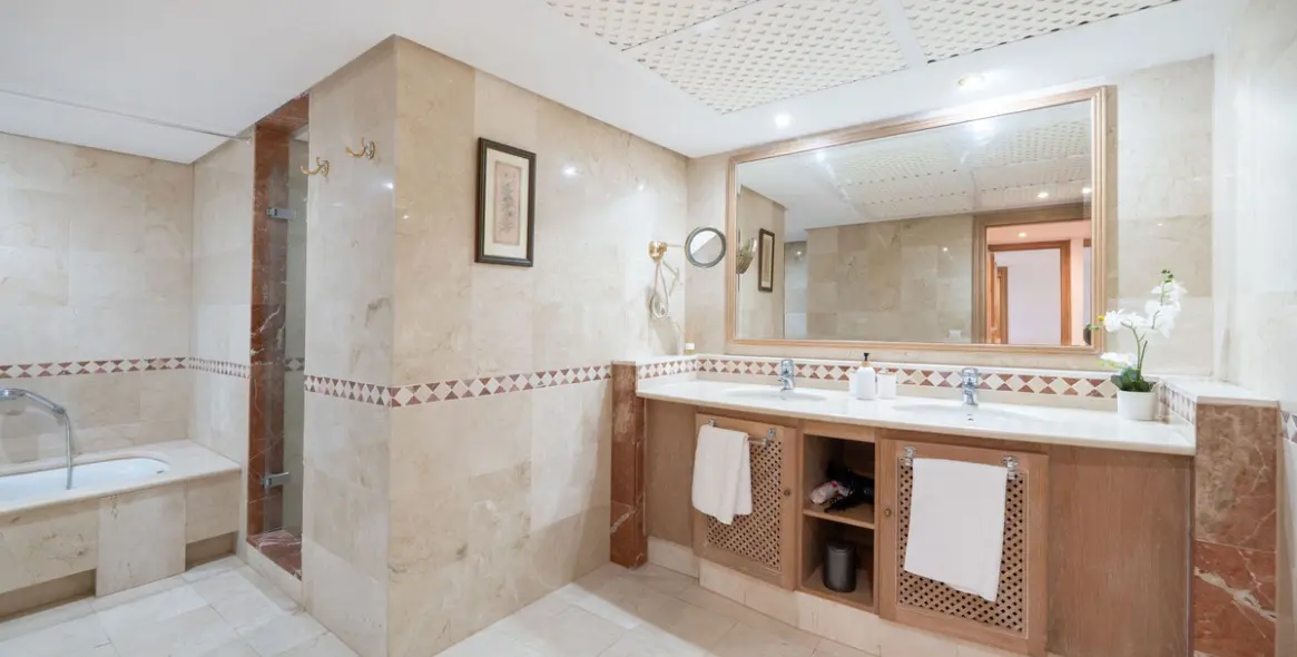 Long-term rent of middle floor apartment in Estepona 18