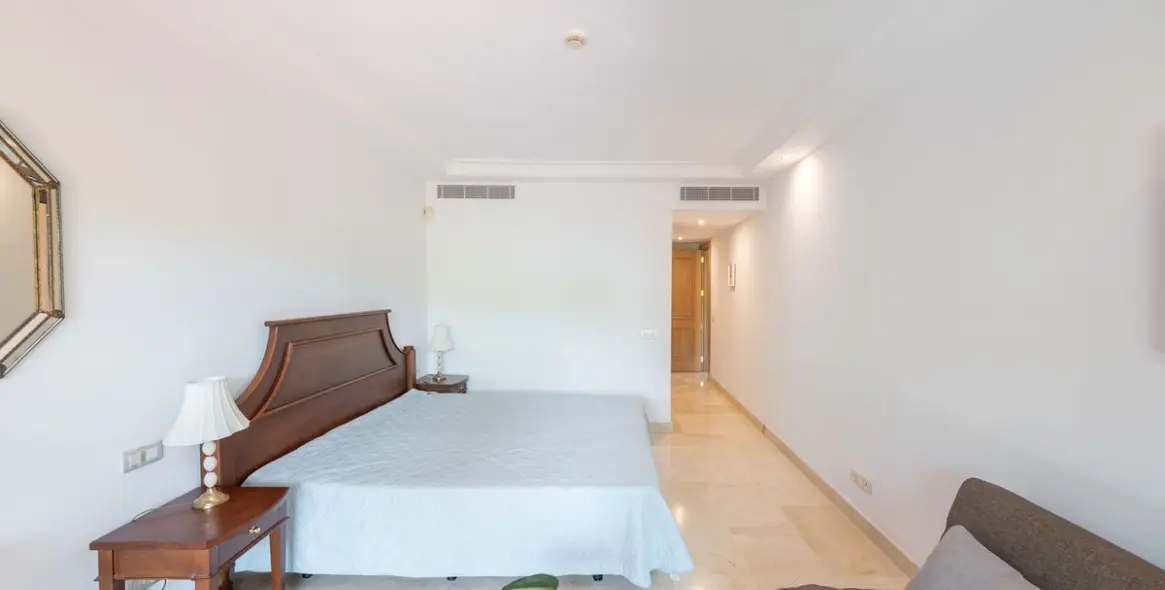 Long-term rent of middle floor apartment in Estepona 20