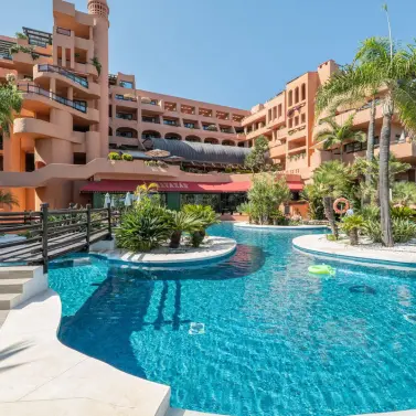 Long-term rent of middle floor apartment in Estepona
