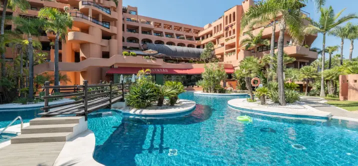 Long-term rent of middle floor apartment in Estepona 0