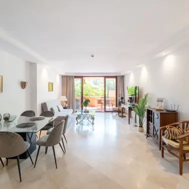 Long-term rent of middle floor apartment in Estepona