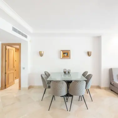 Long-term rent of middle floor apartment in Estepona