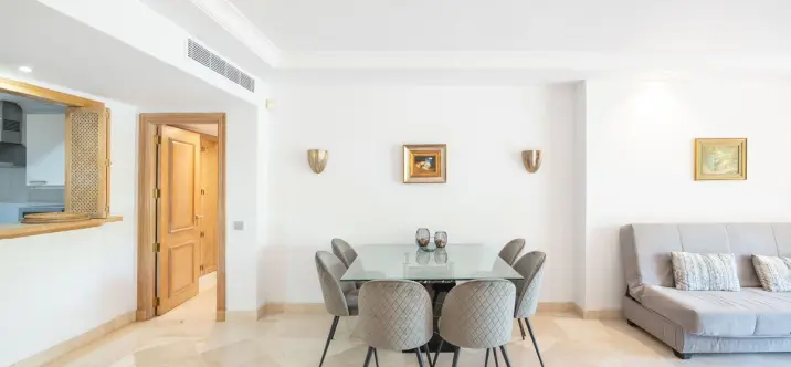 Long-term rent of middle floor apartment in Estepona 2