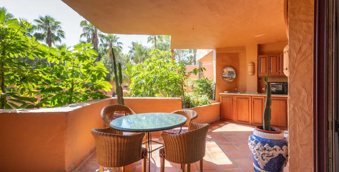 Долгосрочная аренда апартаментов на среднем этаже в Estepona 6