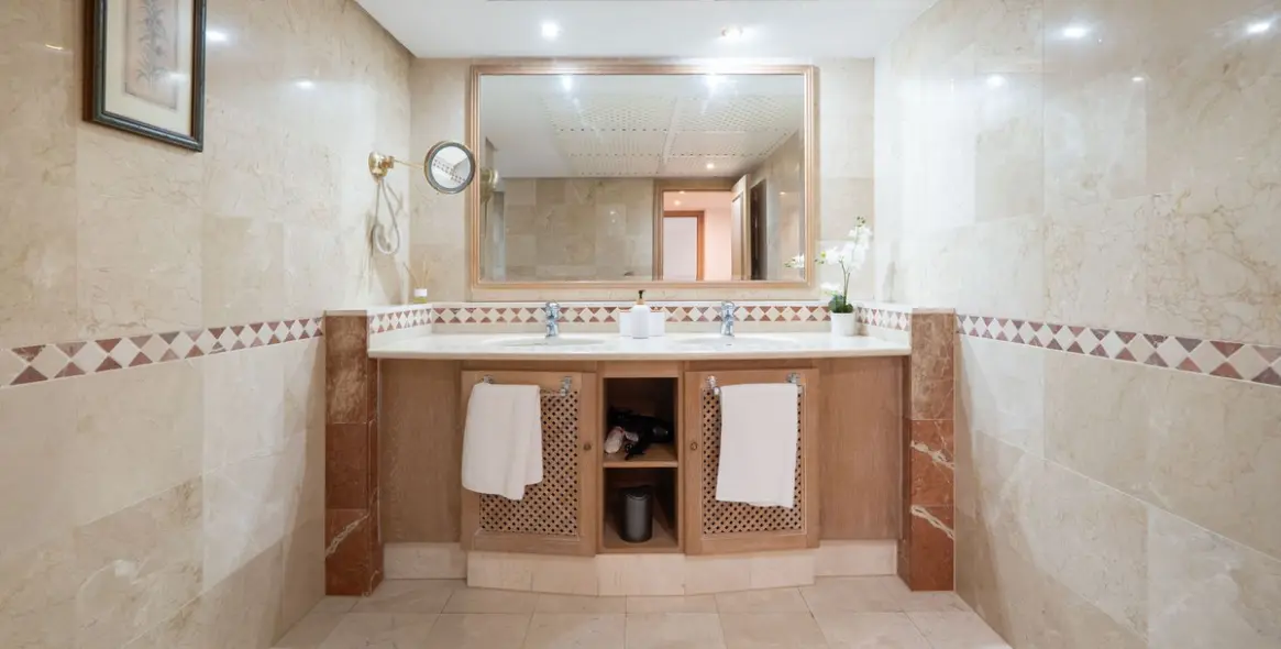 Долгосрочная аренда апартаментов на среднем этаже в Estepona 17