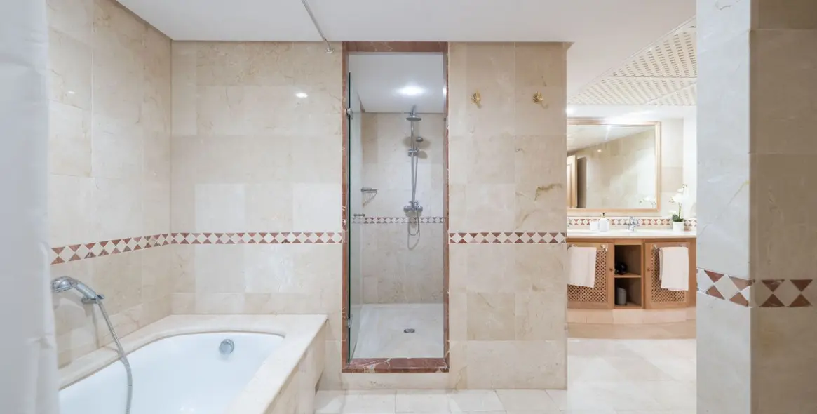 Долгосрочная аренда апартаментов на среднем этаже в Estepona 21