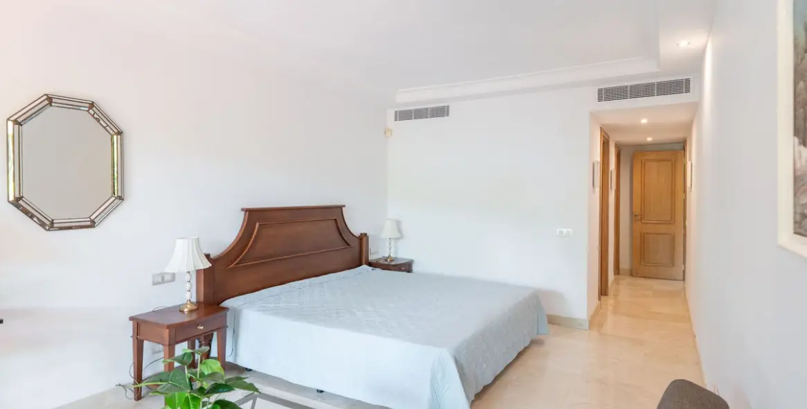 Долгосрочная аренда апартаментов на среднем этаже в Estepona 22