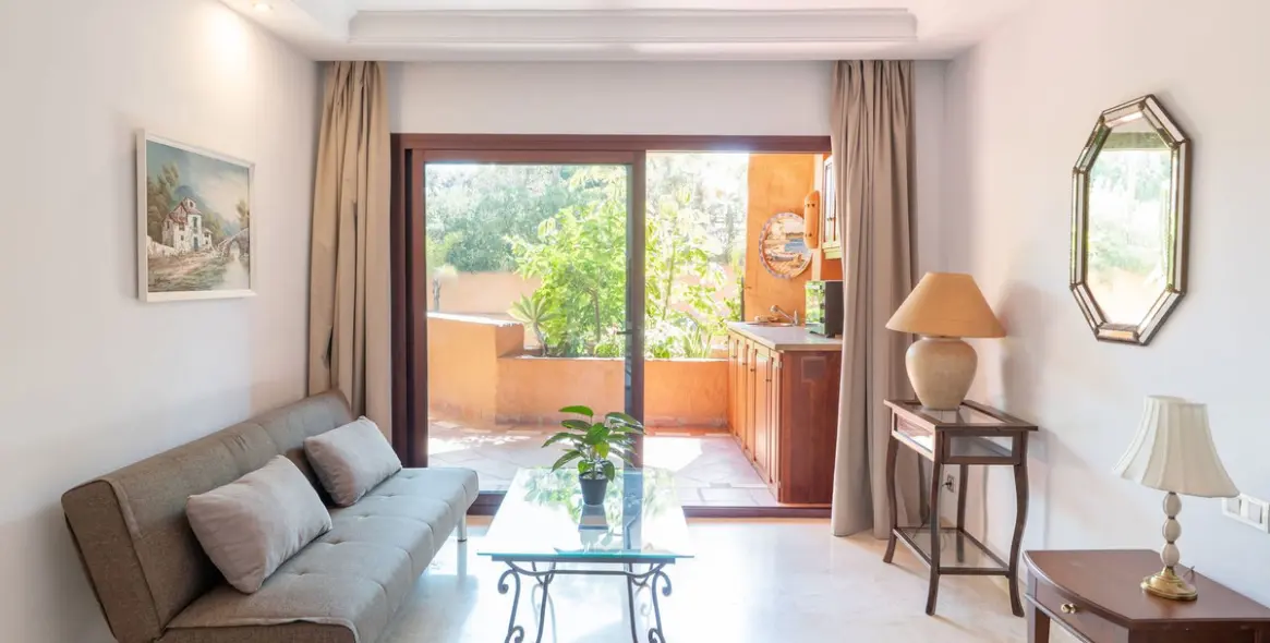 Долгосрочная аренда апартаментов на среднем этаже в Estepona 23