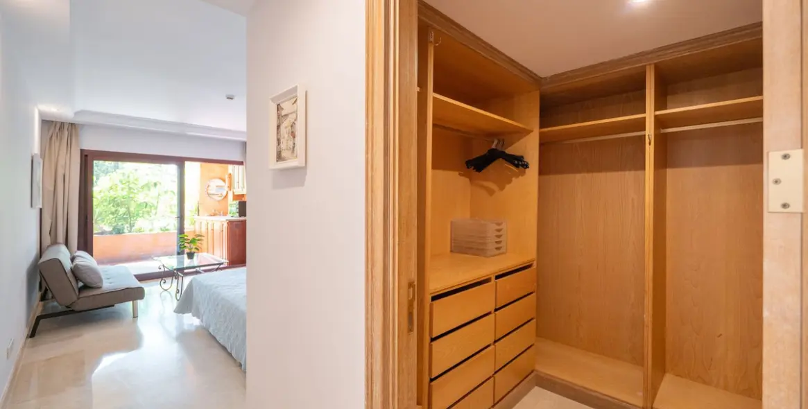 Долгосрочная аренда апартаментов на среднем этаже в Estepona 25