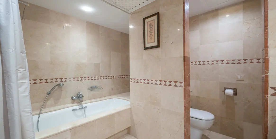 Долгосрочная аренда апартаментов на среднем этаже в Estepona 27