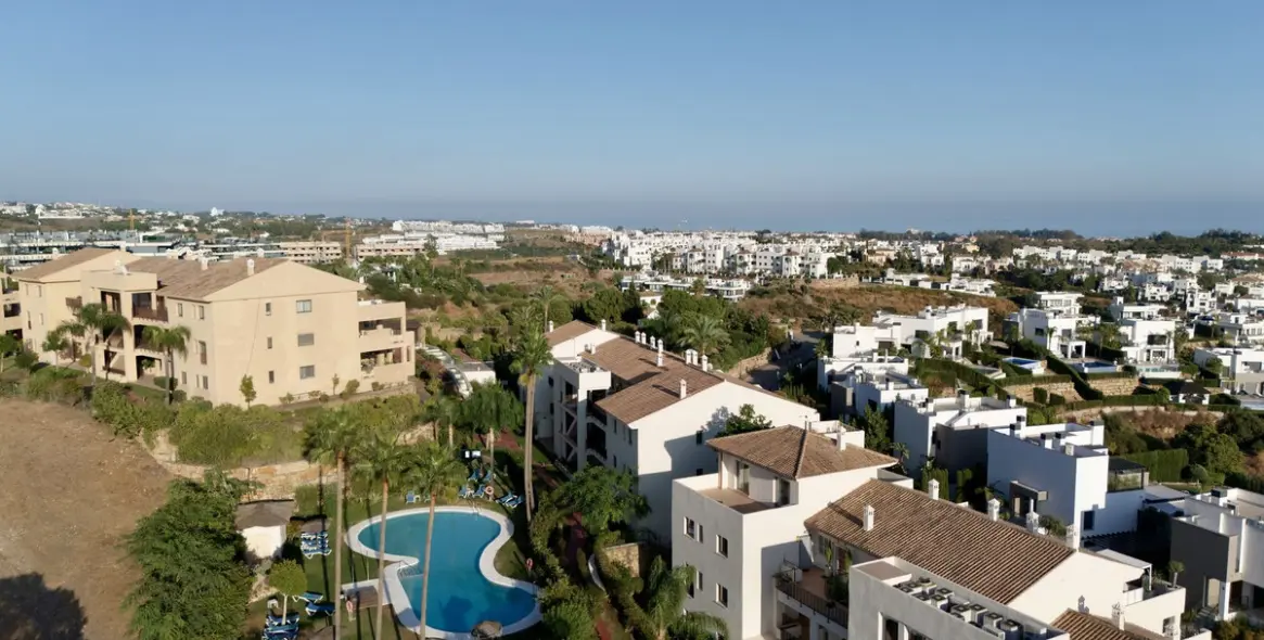 Долгосрочная аренда апартаментов на среднем этаже в Estepona 5