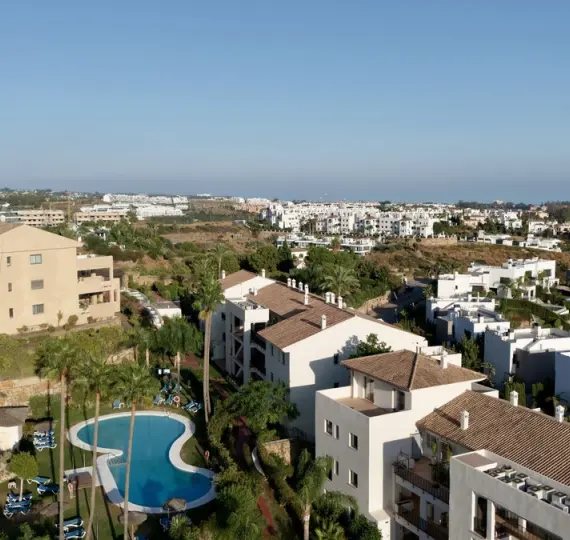 Долгосрочная аренда апартаментов на среднем этаже в Estepona