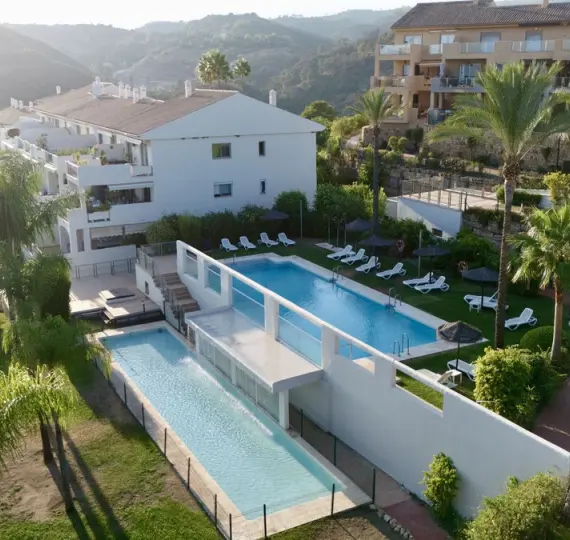 Долгосрочная аренда апартаментов на среднем этаже в Estepona