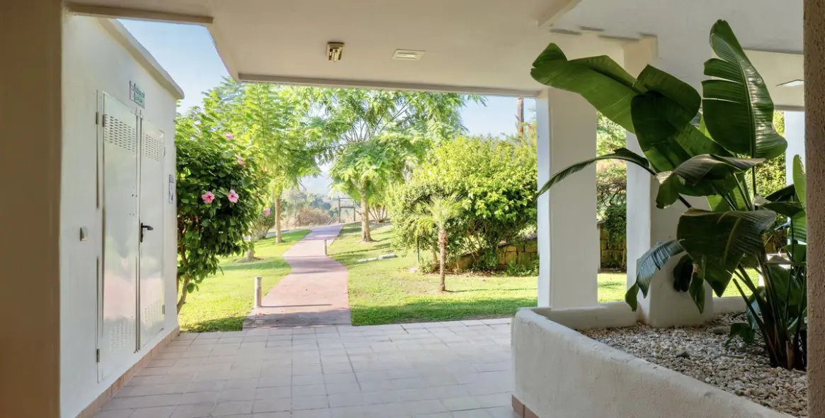 Долгосрочная аренда апартаментов на среднем этаже в Estepona 11