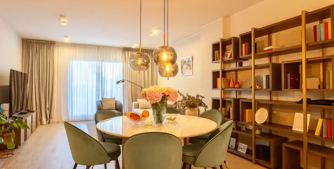 Alquiler a largo plazo de apartamento en planta media en Estepona 2