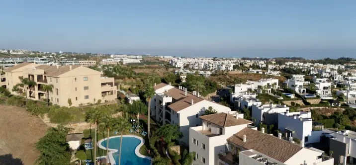 Long-term rent of middle floor apartment in Estepona 4