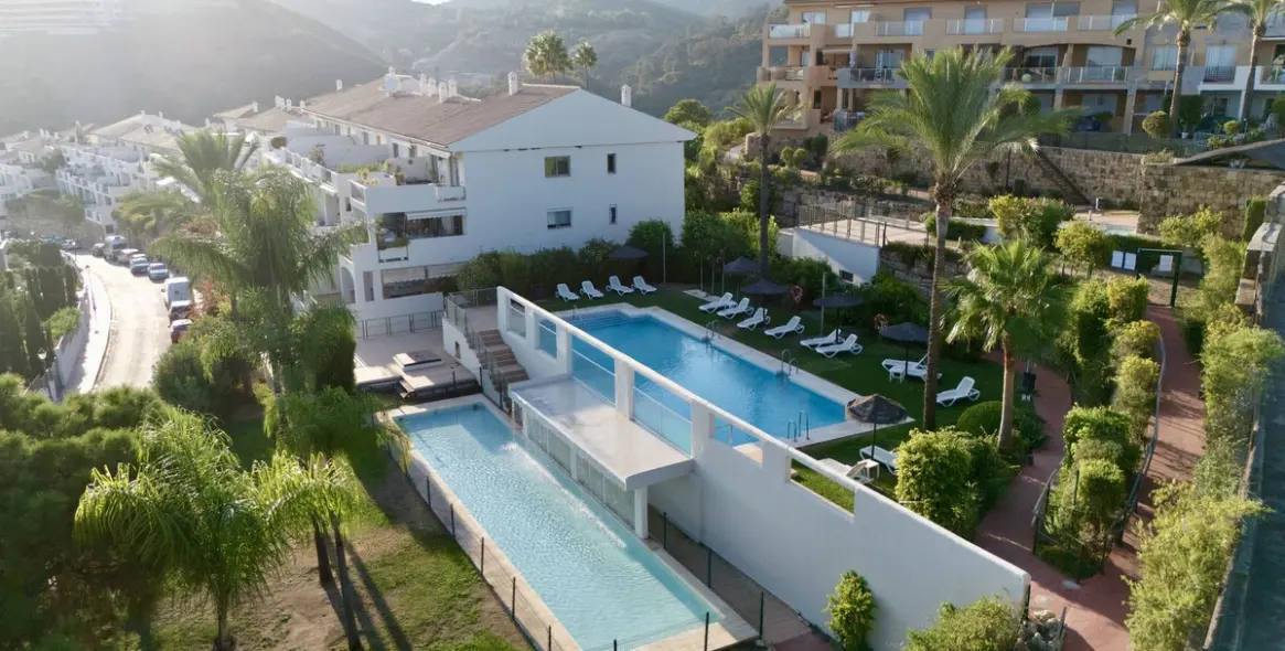 Alquiler a largo plazo de apartamento en planta media en Estepona 6