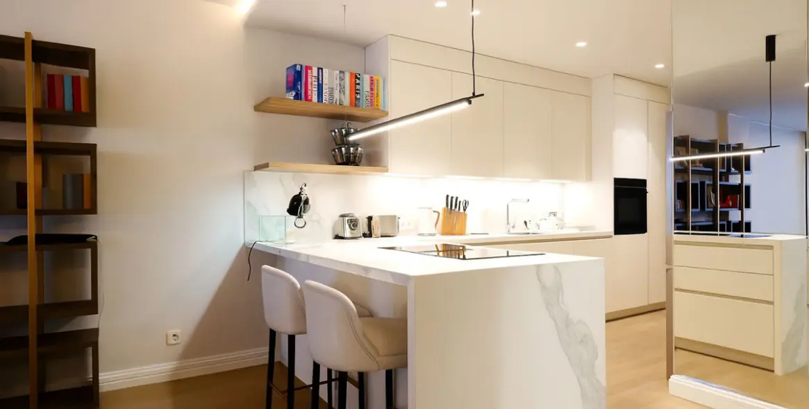 Alquiler a largo plazo de apartamento en planta media en Estepona 8